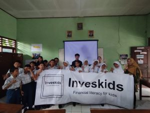 Read more about the article Financial Literacy Seminar for Students at Kuningan 03 Elementary School