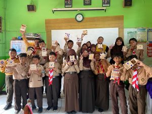 Read more about the article Upcycle used items from Ice Cream Sticks at Sawah Besar Elementary School