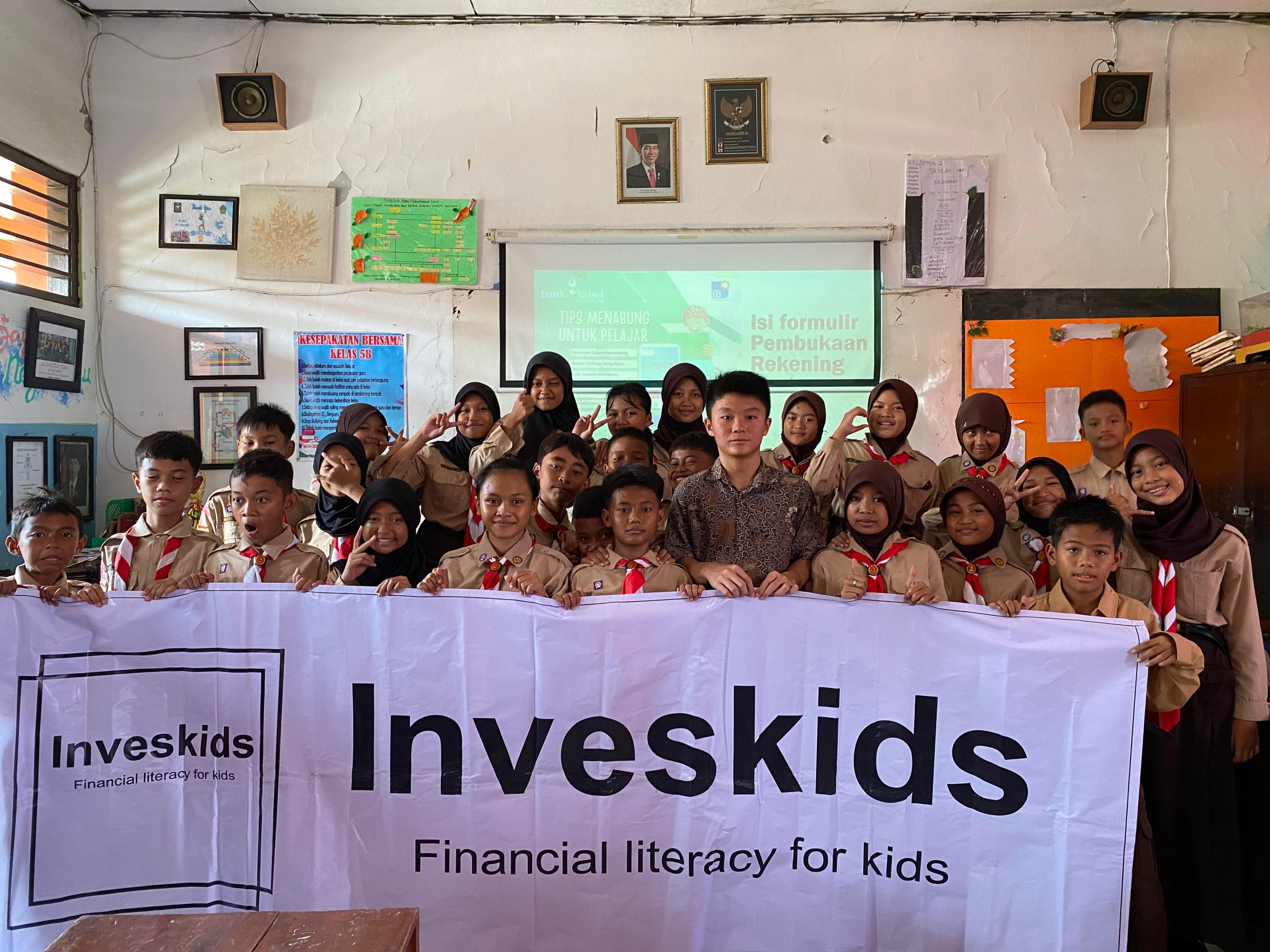 Read more about the article Filling Out The Savings Account Form at Sawah Besar Elementary School