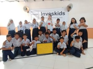 Read more about the article Elementary School Kuningan 03 Students Commit to Saving Through Inveskids Financial Literacy Program