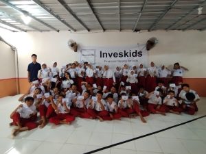 Read more about the article Distributing Early Education through Financial Literacy Books to Kuningan 03 Elementary School