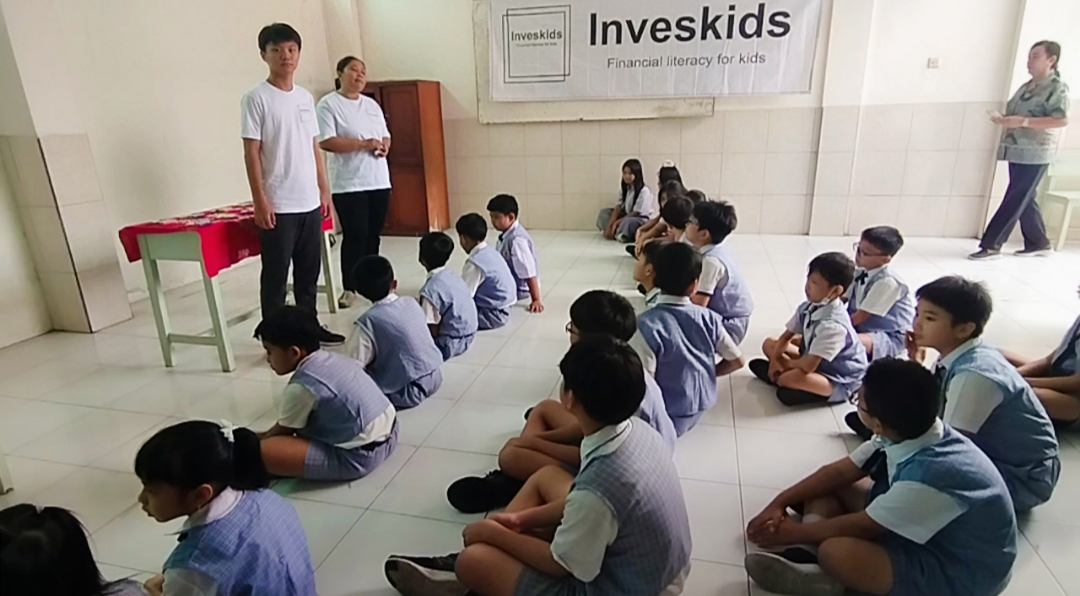 Read more about the article Learning Entrepreneurship through Market Day Activity at Bhinneka Elementary School